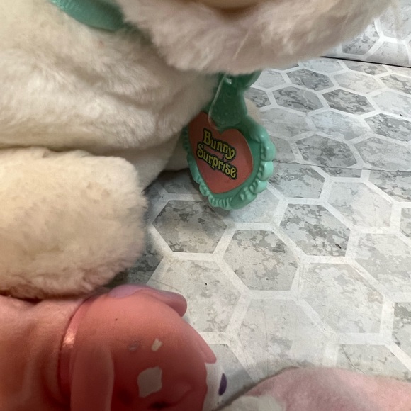 HASBRO 1992 BUNNY SURPRISE WHITE PURPLE  MOM & HER 3 BABIES WITH COLLAR - Picture 10 of 14